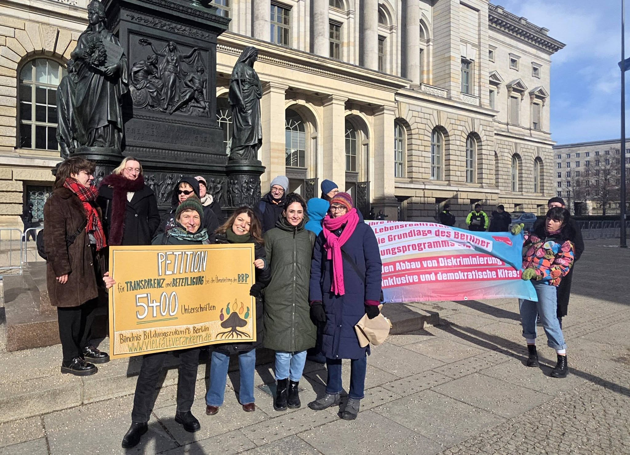 Kundgebung und Petition&uuml;bergabe zum Berliner Bildungsprogramm